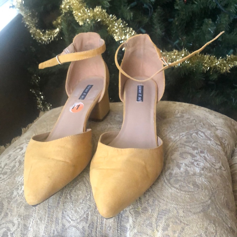 Mustard colored, short, block heeled shoe. Size 11m.